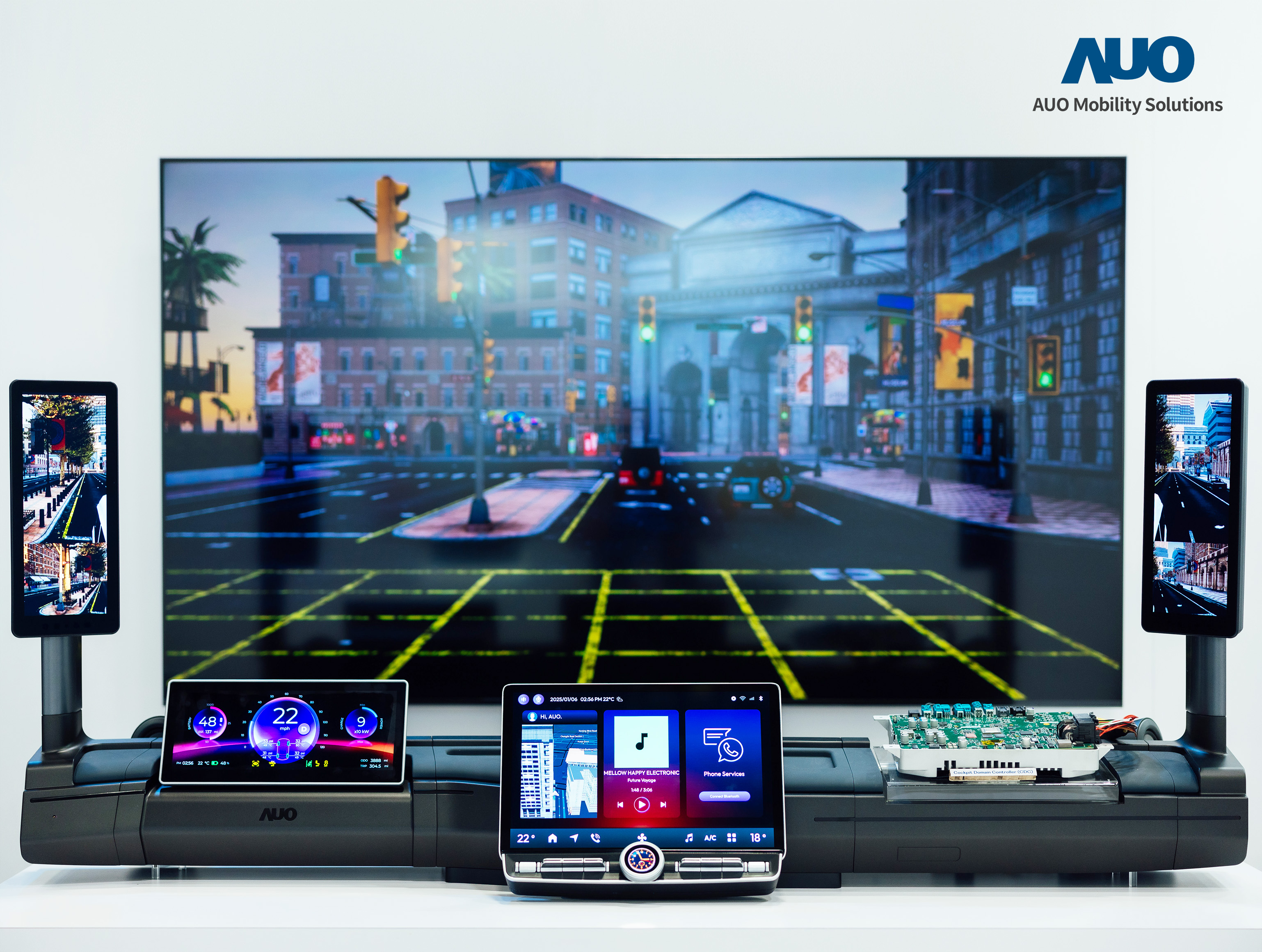 友達智慧移動推出智慧座艙域控平台，支援CDC、分區架構並整合AI運算模組，提供智慧體感與座艙互動功能，驅動個人化座艙功能全面升級。