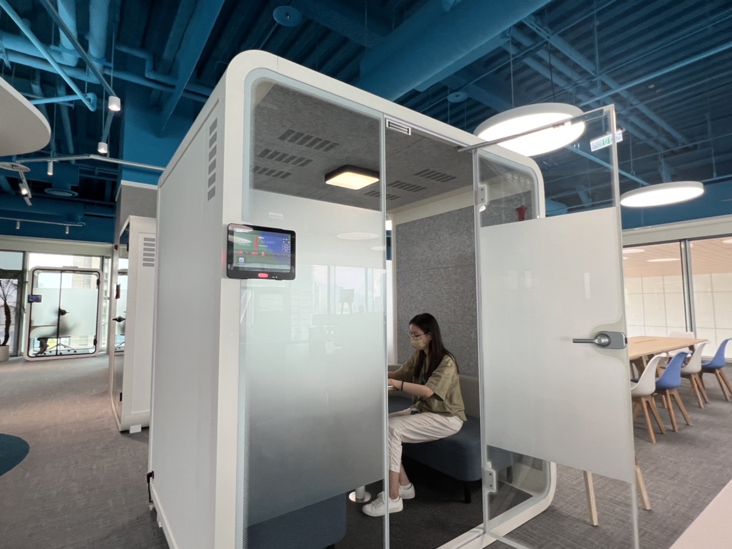 友達高雄據點的智慧行動辦公艙，展現友達在面板以外的研發應用軟實力