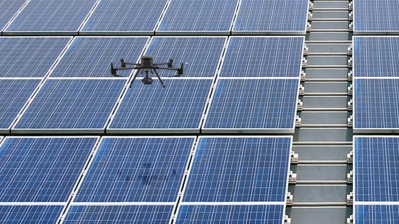 YY易游m6米乐以无人机搭配IR Sensor热显像技术进行全方面模块健检，有效降低人力成本并提升发电量