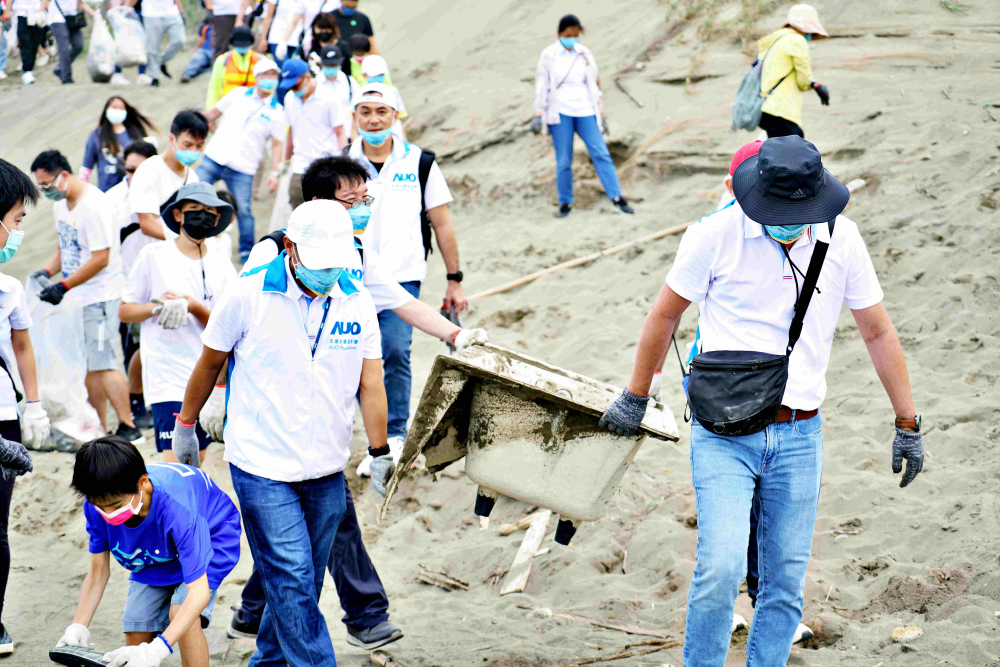 友達永續基金會2022 Ocean Party活動，與桃園市政府環保局、海湧工作室、觀音樹林里社區多方合作，一同手護台灣藍色海岸