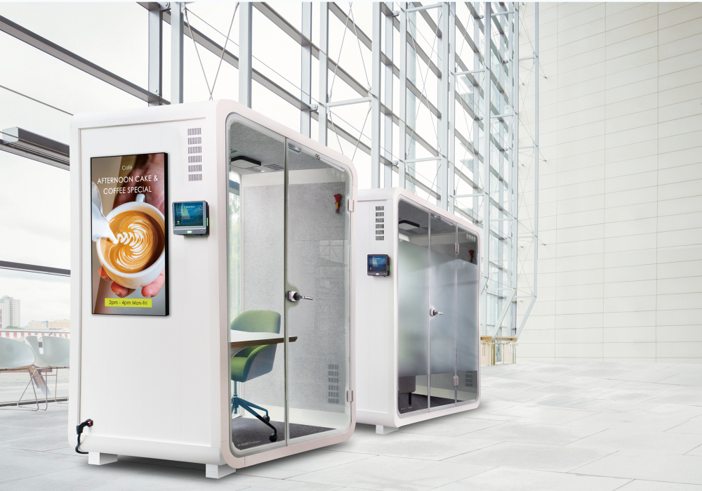 YY易游m6米乐子公司达擎之智慧行动办公舱，采用PDLC智能调光玻璃设计，透过通电与断电的电流切换，呈现透明与雾面效果，具节能降耗特性并兼顾隐私，确保信息安全