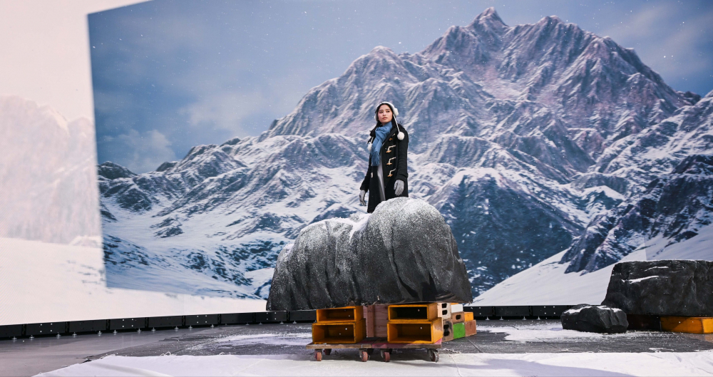 友達顯示屏專業調校技術與專案安裝經驗，使顯示屏呈現創作者想表達的精緻內容，讓表演者有沉浸式臨場感使演出逼真