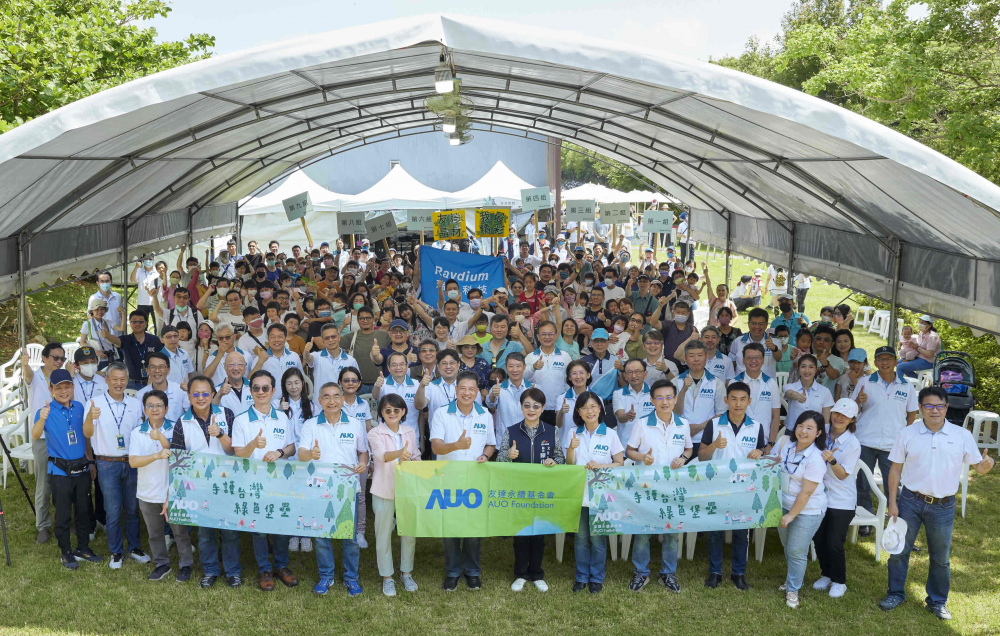 友達永續基金會號召企業志工、在地鄰里、產官學和供應商夥伴齊聚一堂，攜手植樹護樹，以行動實踐對環境友善的承諾