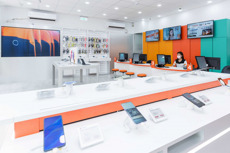 創利空間智慧零售軟硬整合方案，協助台灣大哥大門市完成數位內容行銷系統的佈建，打造全新世代的數位服務據點