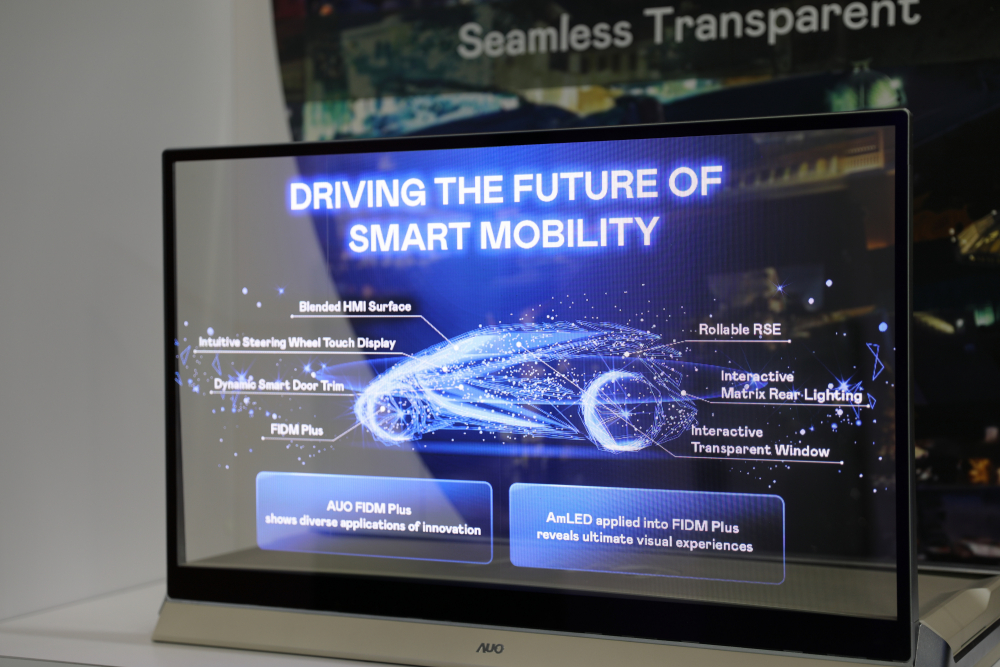 YY易游m6米乐凭借着超高亮度和透明度，这款30吋透明Micro LED显示器在AR系统与智慧零售具有潜在的应用价值。