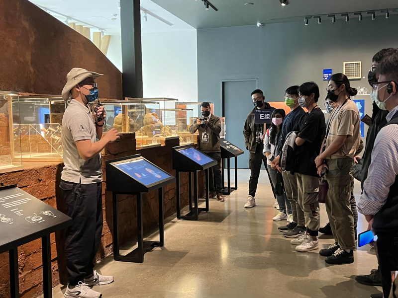 友達招募員工為文化志工，擔任文化館導覽大使，積極推廣文資保存、文史教育