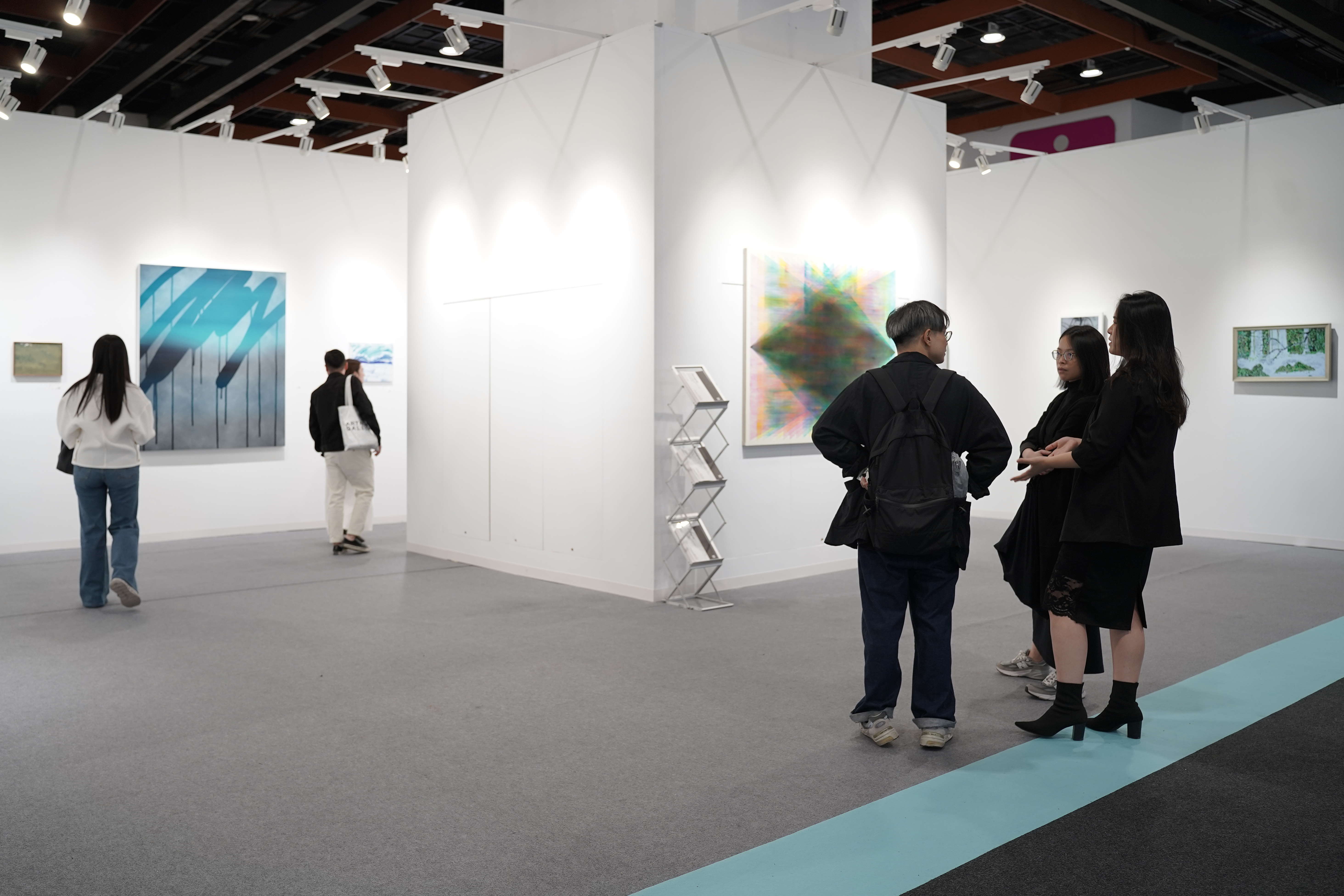 友達FindARTs將數位藝術與傳統媒介連結起來，不僅為觀眾呈現出卓越的視覺饗宴，更期望啟發新的藝術創作與展示形式，揭開數位藝術的新殿堂