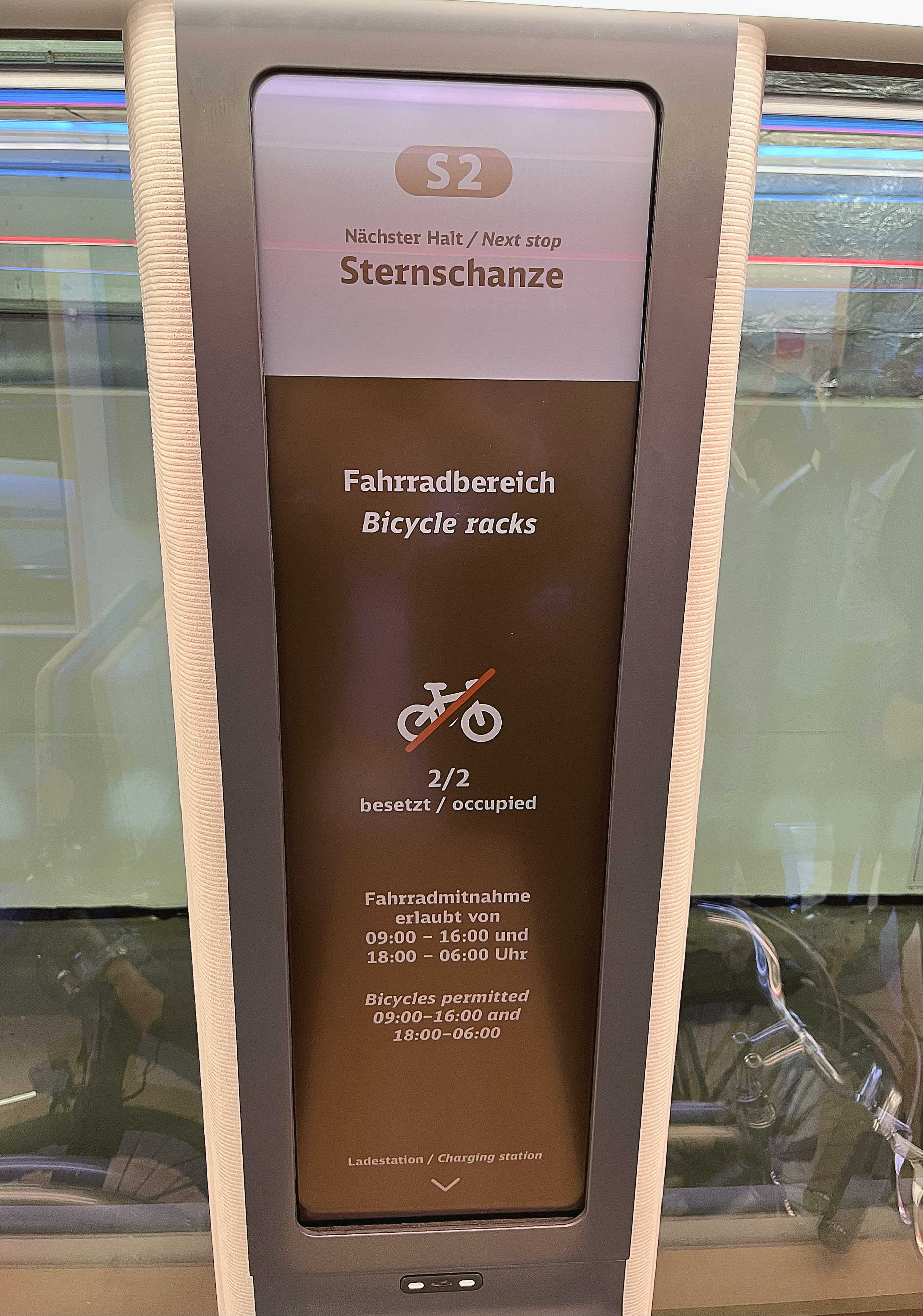 达擎HiRaso显示技术采用胆固醇液晶独特的双稳态特性及反射环境光线的方式，发挥最佳能源运用效率，其仅在更换显示画面时才消耗电力，在持续静止的画面显示上则为零耗电，与传统液晶显示技术相比大幅节省90%能耗