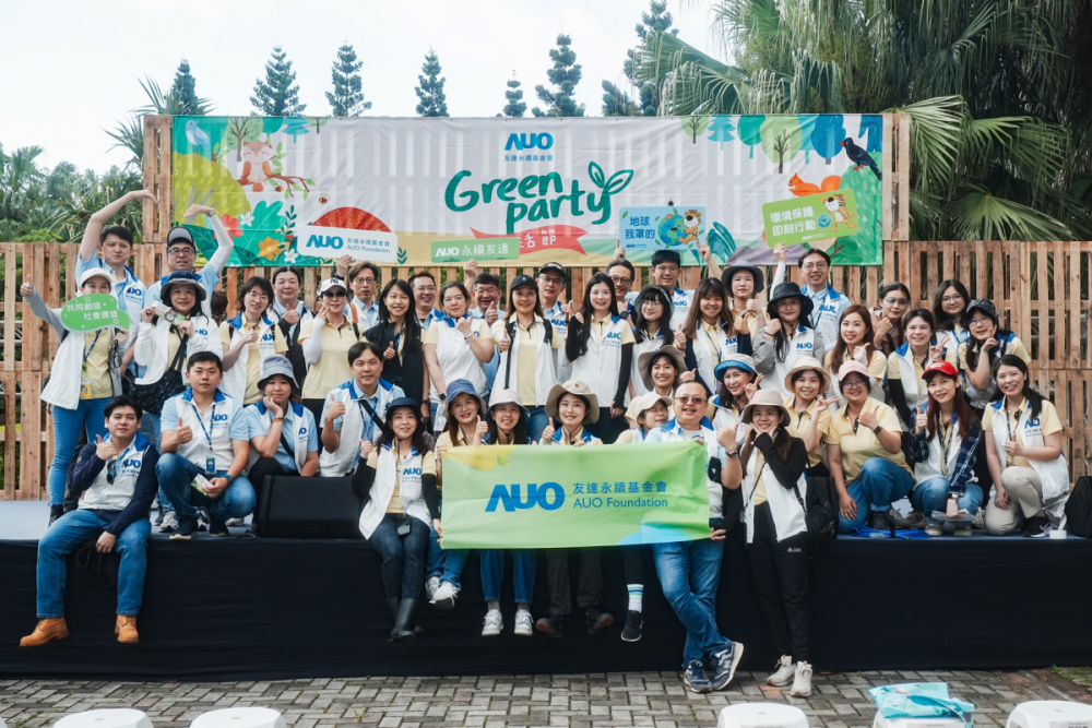 友達積極推動低碳轉型、節能減碳與減塑行動，落實環境承諾與社會責任，榮獲「台灣百大永續典範企業獎」