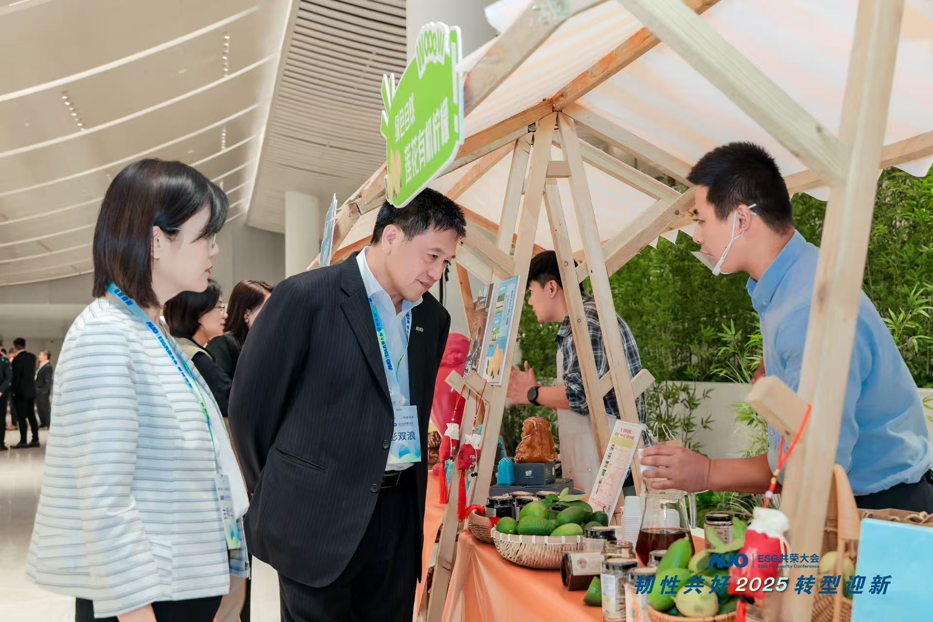 YY易游m6米乐大会设置ESG互动展区，携手ADT、华展工业等供应链伙伴与社会企业，集中呈现绿色产品、循环成果与社区共融实践，通过可观可感的沉浸式体验，构建从技术到文化的立体永续价值链，获得与会嘉宾广泛好评。