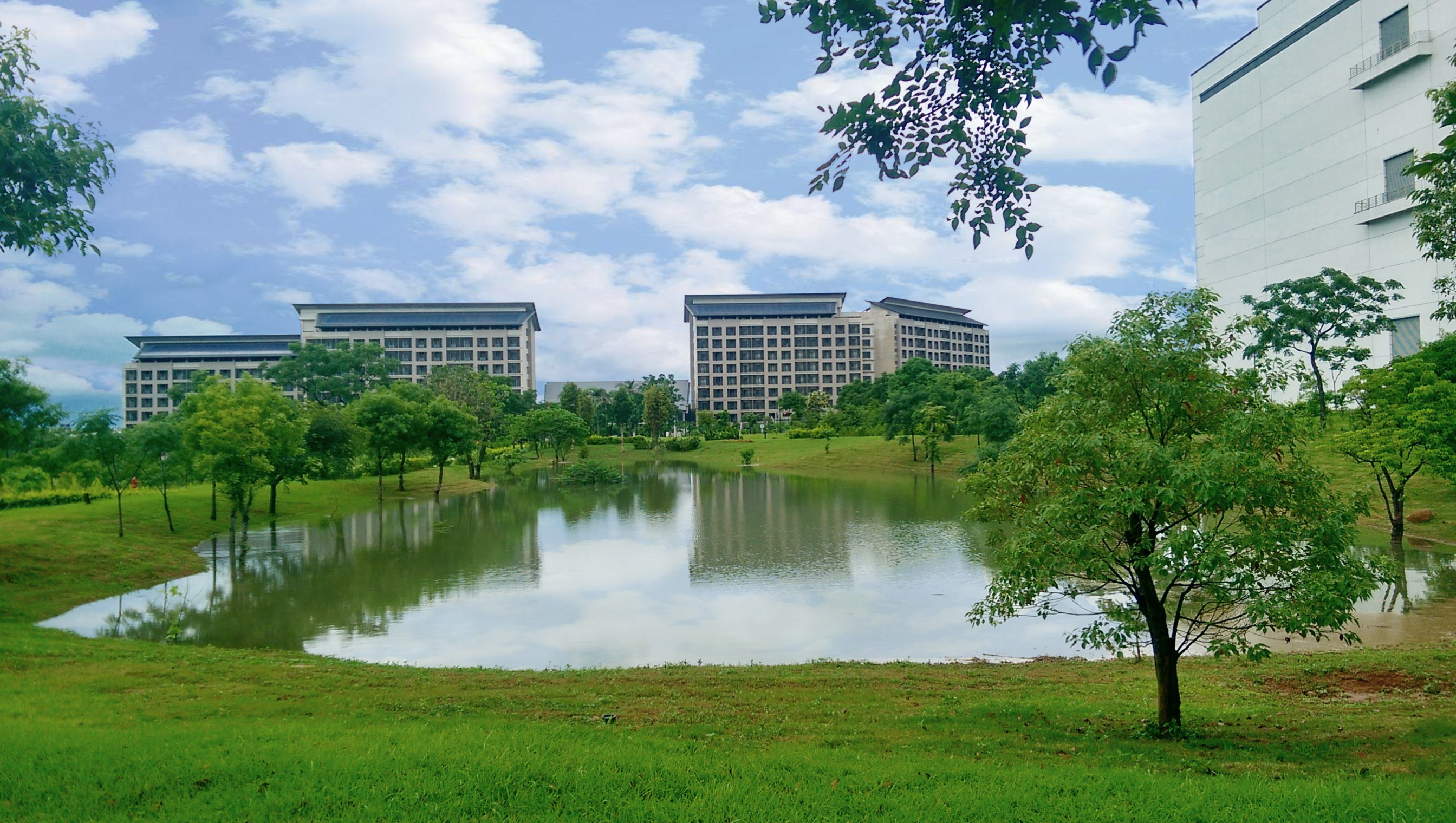友達在氣候變遷與水安全兩大主題，獲CDP雙A全球領導級肯定。在氣候變遷面，友達重視營運廠區自然共生，透過TNFD國際框架制定自然衝擊相關的調適與減緩策略，強化企業氣候韌性