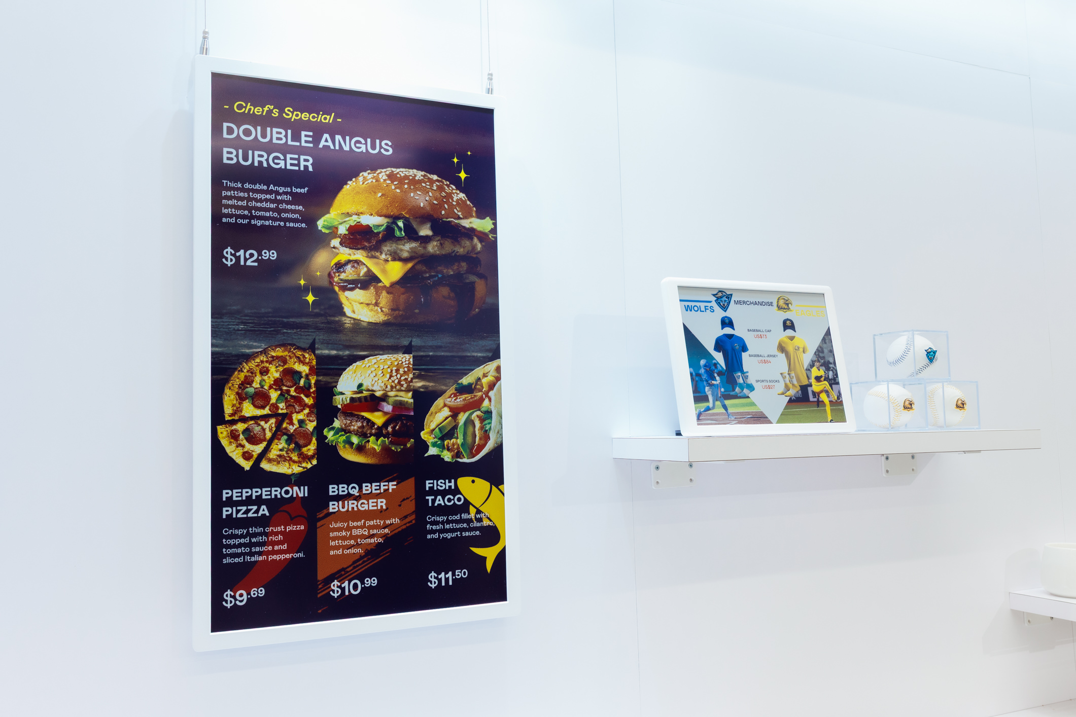 達擎開發的低功耗、全彩的aecoPost電子紙解決方案，僅在更新畫面時需要微量的電力驅動，無需佈建電線的便捷設計，使其可靈活應用、彈性選擇置放處；可搭配aecoTag電子貨架標籤解決方案，驅動商店內所有數位看板和電子貨架標籤，以遠端控制實現動態變價，提升門市人員作業效率，並以無紙化落實永續經營目標。