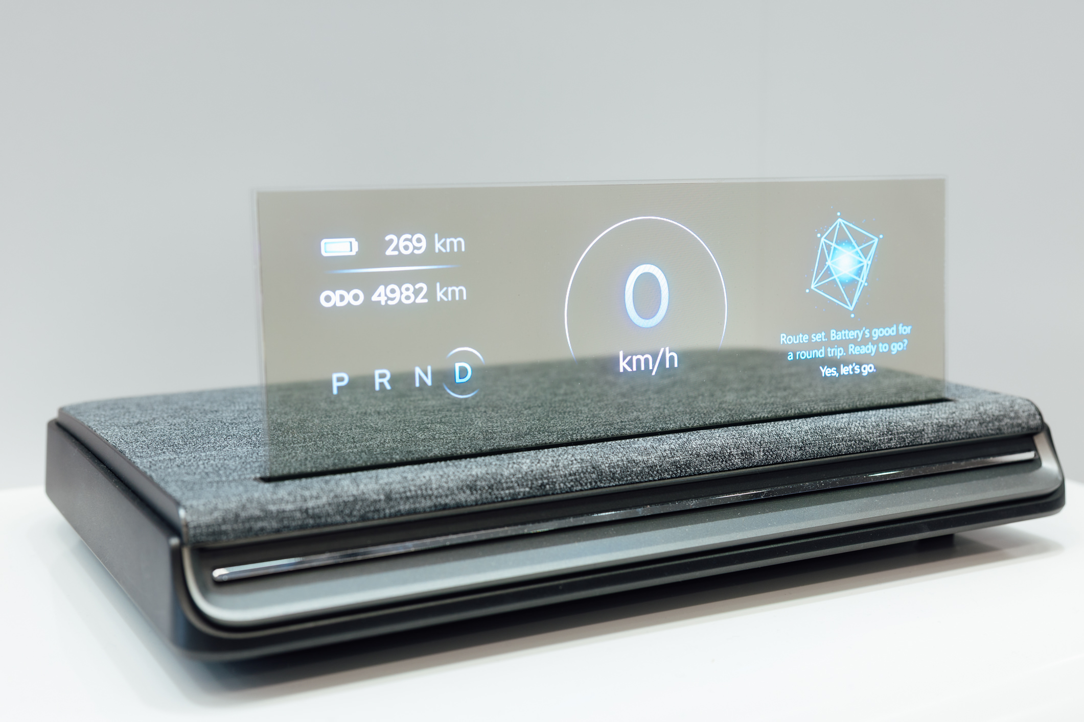 全球首款Aero Module透明Micro LED顯示器模組外觀輕盈通透，可與數位內容完美融合，提供動態顯示、先進控制、個人化沉浸感受。